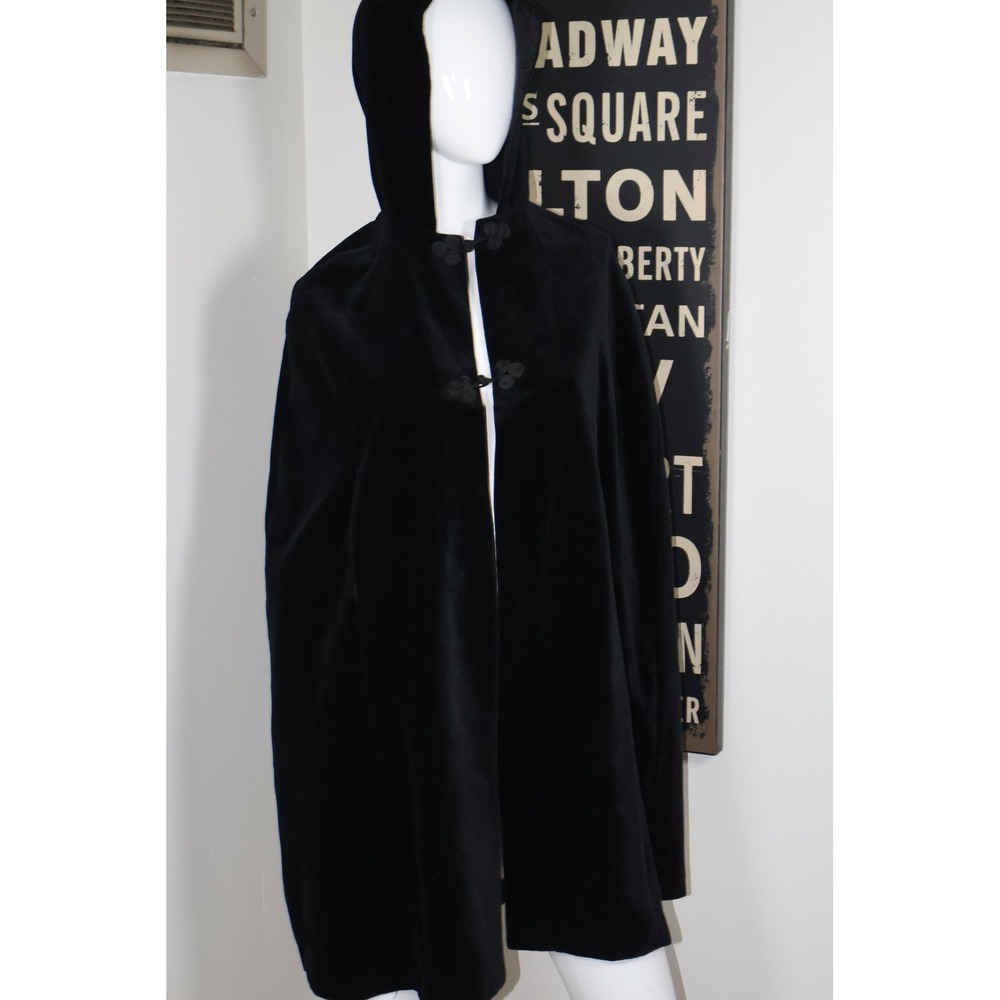 Sylvia Whyte Cape Size Small Vintage‎ Black Velvet Hooded Frog Closure